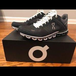 Women’s On Cloudflow Running Shoes